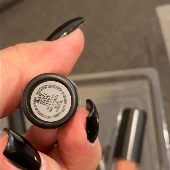 MAC Stars of the Party kit: Neutral 3 piece set - Picture 5 of 7